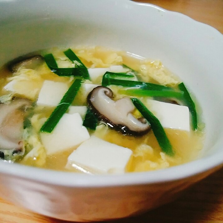 豆腐とにらと椎茸と卵のスープ